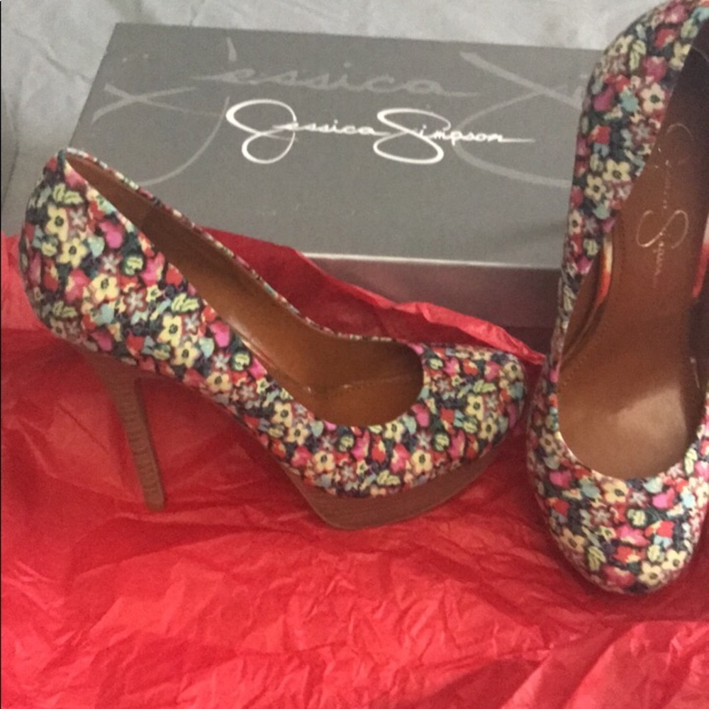 Beautiful Pumps - Picture 3 of 4